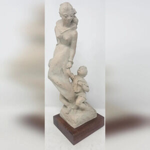 Vintage Austin Prod Inc 1983 Sculpture Mother and Small Children 15" Tall